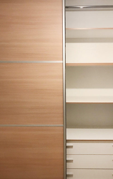 Συρόμενη ντουλάπα